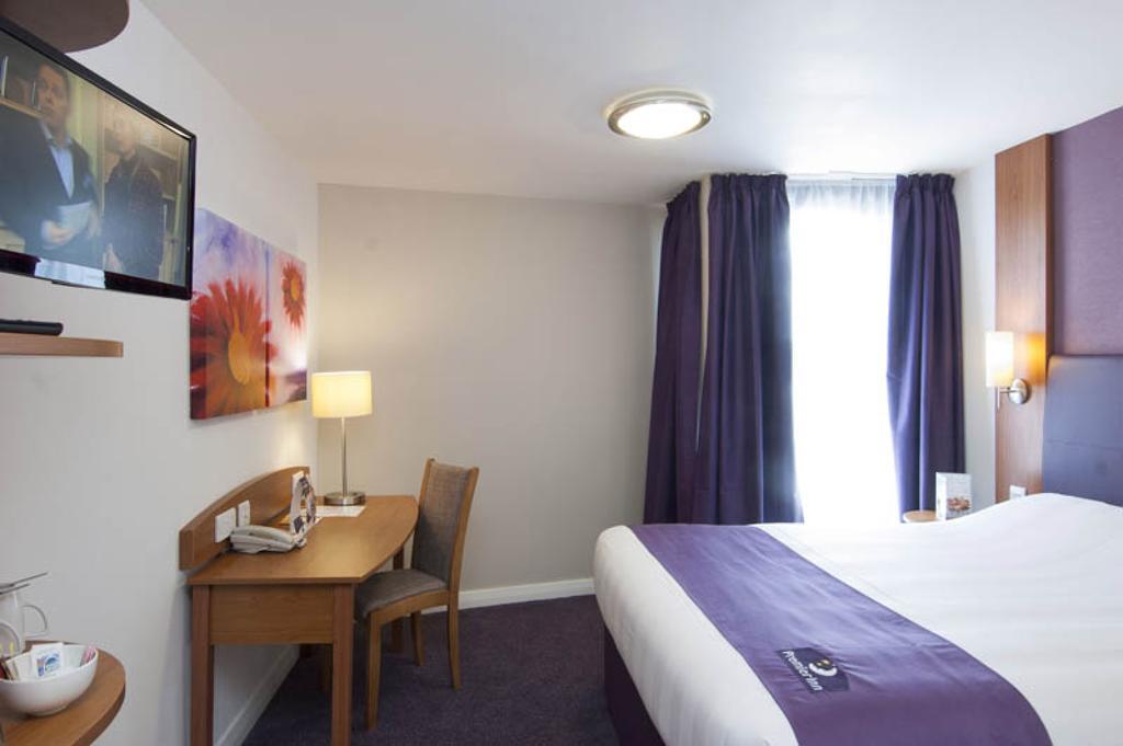 Premier Inn Birmingham City - Aston الغرفة الصورة