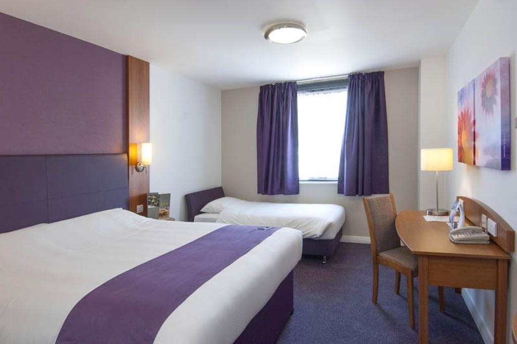 Premier Inn Birmingham City - Aston الغرفة الصورة