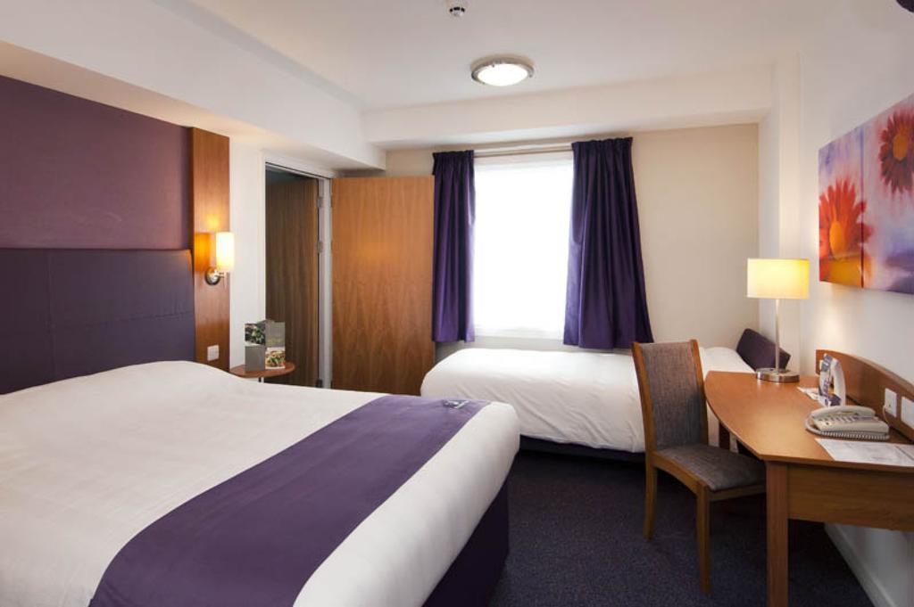 Premier Inn Birmingham City - Aston الغرفة الصورة