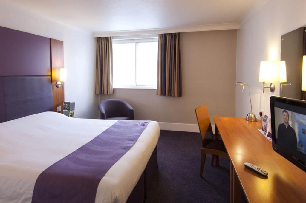 Premier Inn Birmingham City - Aston الغرفة الصورة